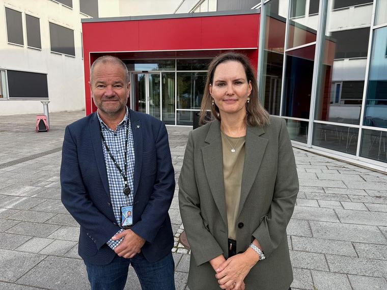 Elevene får følge den kongelige gravferden