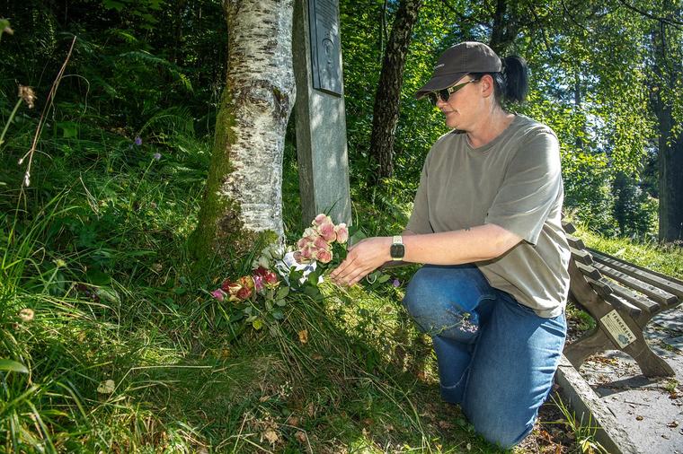Med blomster på Moldes «kongested»: – Trist og takknemlig