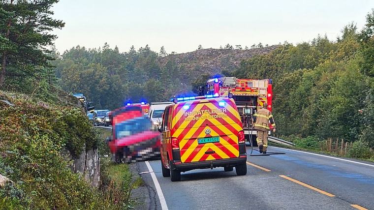 Person fraktet vekk i ambulanse etter utforkjøring