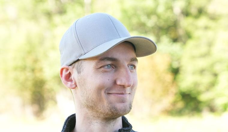Edvard (26) tok over familiegården: – Det er jo meg og gamlingene