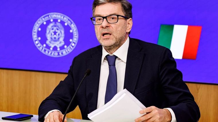 Italias finansminister deltar i kongens gravferd