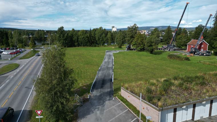 Artikkelen er for abonnenter Nyhetsvarsel Plutselig dukket det opp en veg over jordet i Leiret