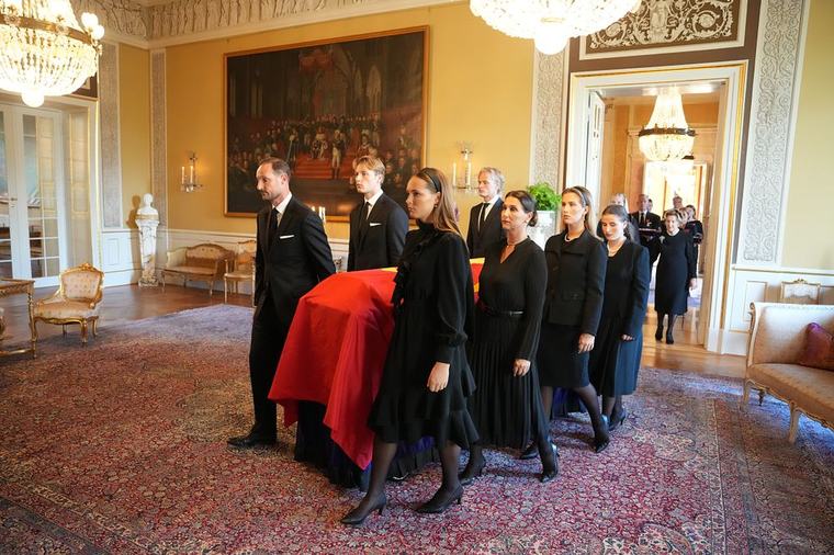 Kongens siste ferd gjennom Slottet