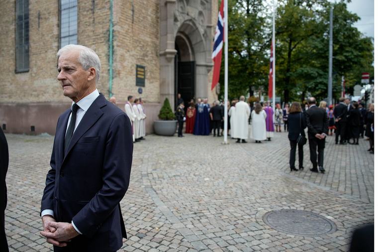 Støre sier kongens begravelse finner sted i uken etter neste