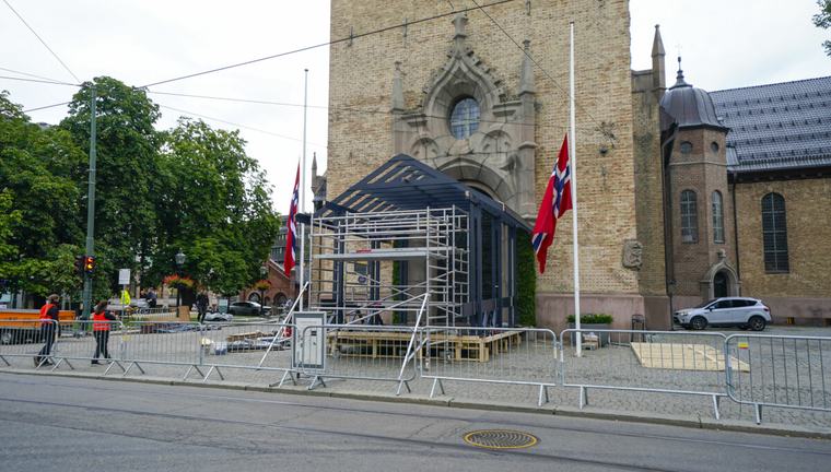 Blir invitert til gravferden likevel