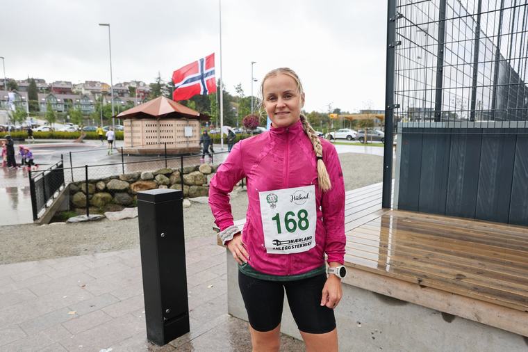 Artikkelen er for abonnentar Se bildene fra Pølsemilå: Sprang én mil i regnvær: –⁠ Pølsa er verdt det Bildeserie