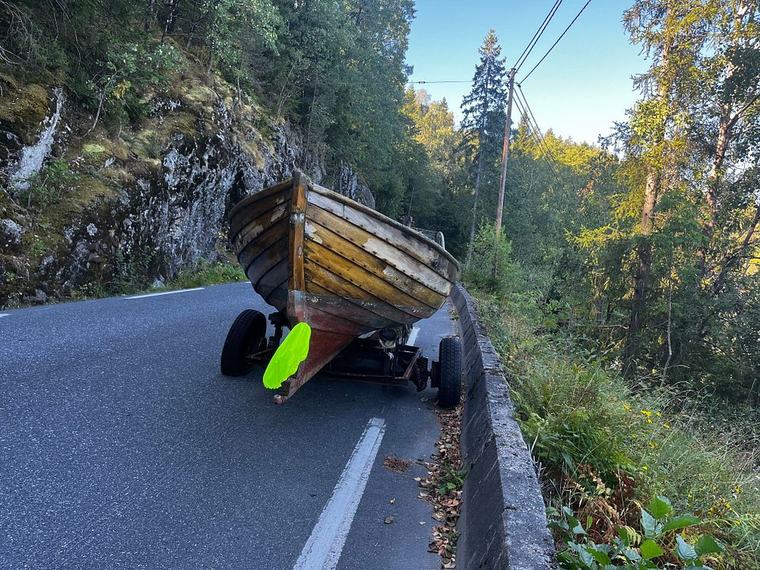 Har blokkert veien i flere uker