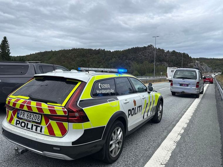 Bil med trøbbel på E18 – ett felt stengt