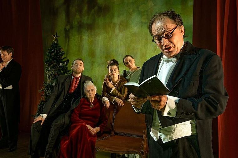 Teaterpremiere fredag med minnemarkering