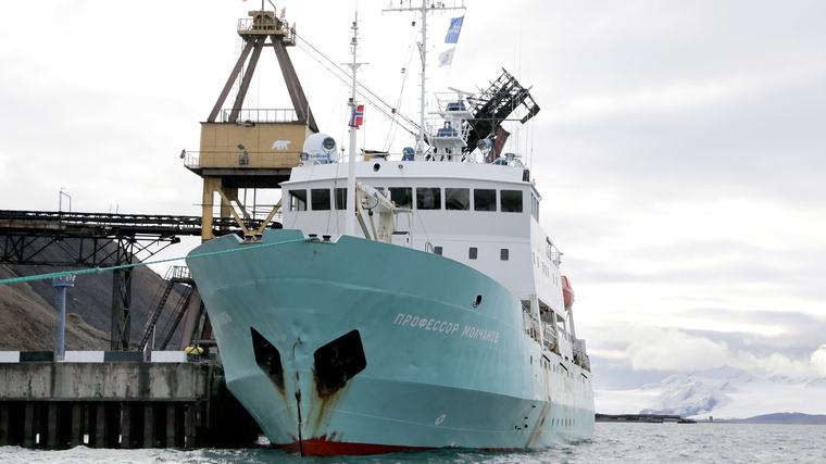 Strandede russiske passasjerer på Svalbard får reise hjem
