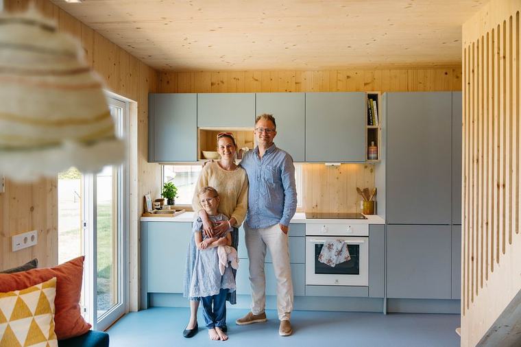 Fembarnsfamilien bygget hytte på 35 kvadratmeter: – Vi ønsket en så liten hytte som mulig