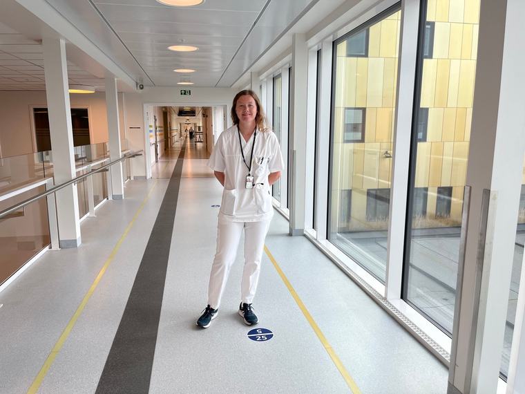 Artikkelen er for abonnenter Jenny (28) har to vidt forskjellige jobber: –⁠ En helt annen verden